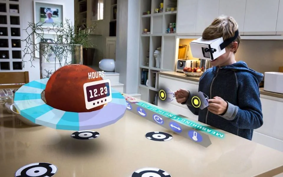 Augmented reality in everyday environments